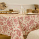 Nappe rectangulaire en coton avec motif toile de Jouy Mini Pastorale rouge, élégante et intemporelle pour sublimer votre table. Nappe rectangulaire en coton avec motif toile de Jouy Mini Pastorale rouge, élégante et intemporelle pour sublimer votre table.