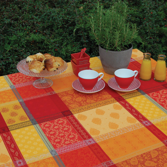 nappe-rectangle-coton-tissé-jacquard-rouge-jaune-téflon-antitache